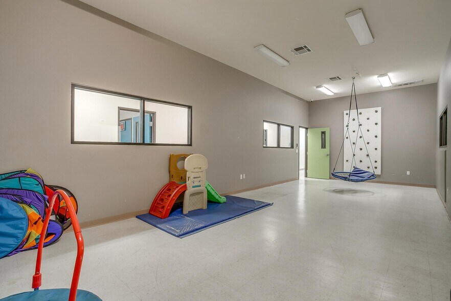 More Photos Of 905 Roberts Cut Off Rd, River Oaks Office For Sale