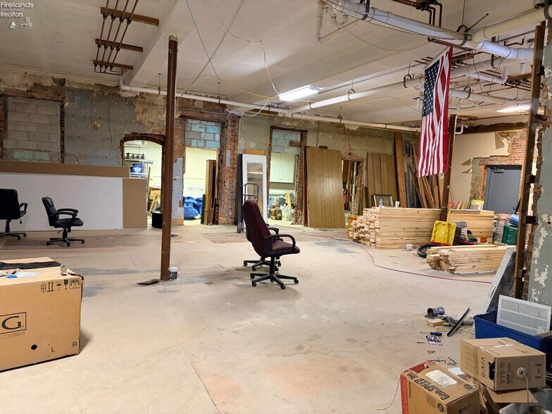 More Photos Of 110 Railroad St, Clyde Restaurant For Sale