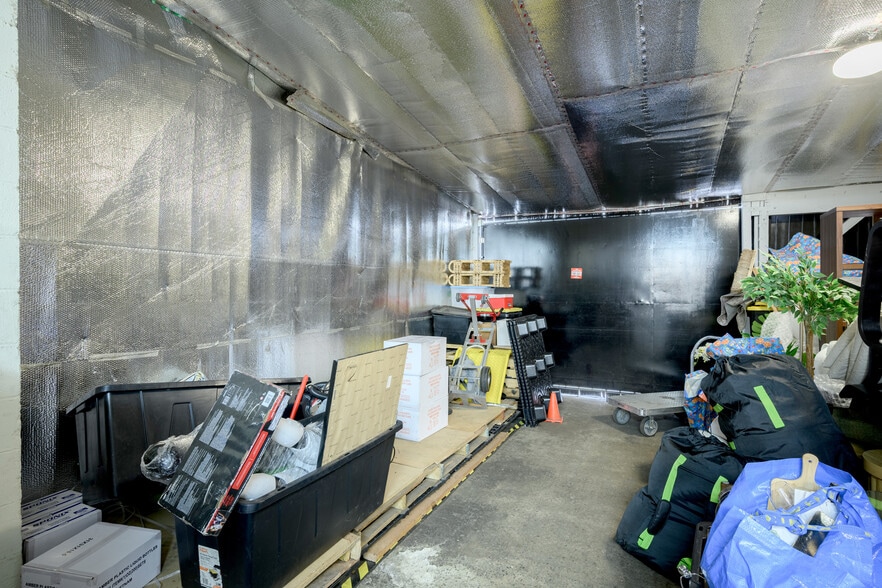 More Photos Of 3210 N San Fernando Blvd, Burbank Warehouse For Sale