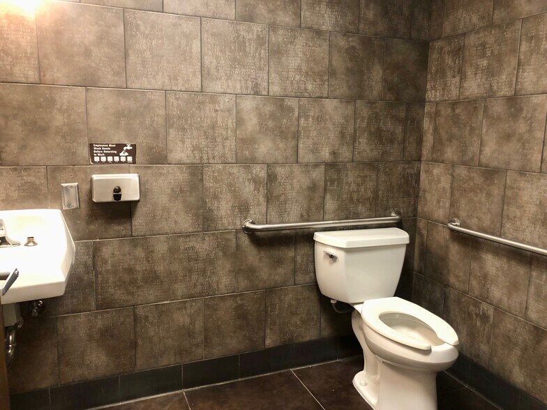 More Photos Of 1335 Pacific Ave, Santa Cruz Restaurant For Lease