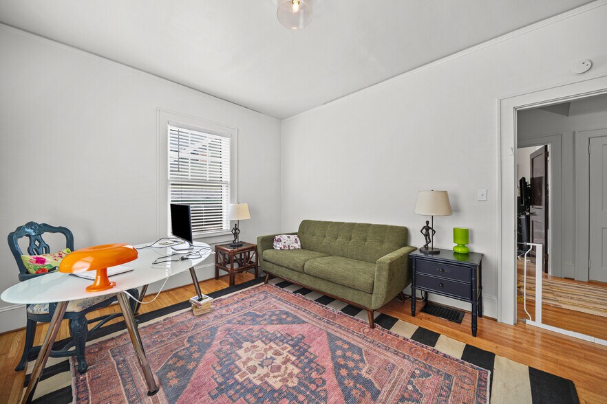 More Photos Of 610 Hawthorne Ln, Charlotte Office Residential For Sale