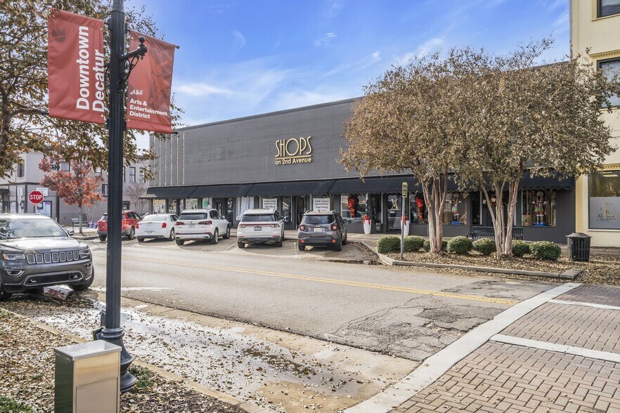 More Photos Of 219 2nd Ave SE, Decatur Storefront For Lease