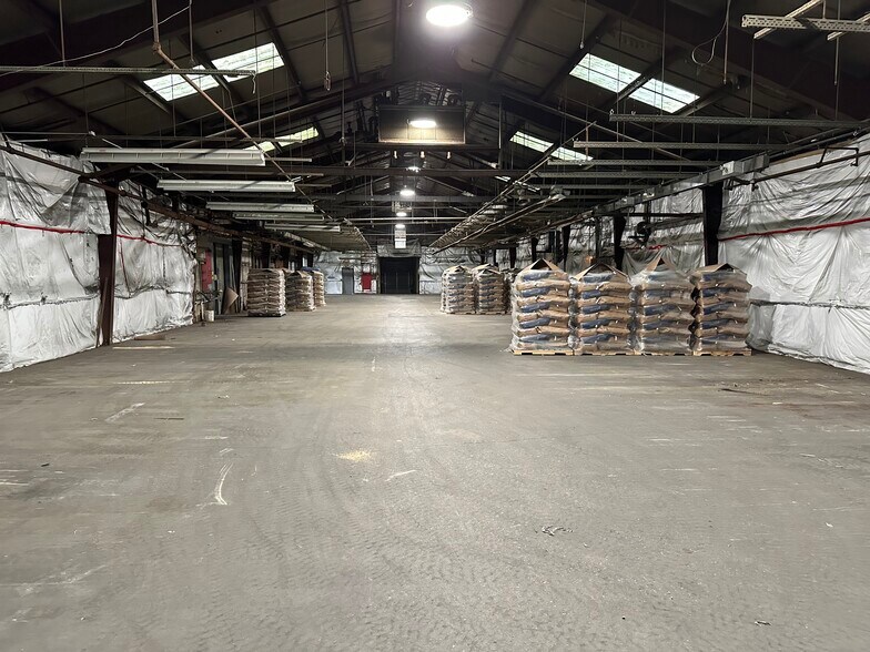 More Photos Of 1100 N Washington St, Delphi Distribution For Lease