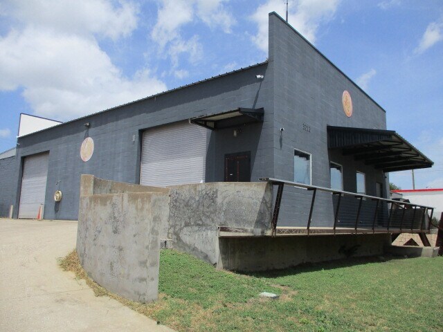 More Photos Of 3212 S Main St, Fort Worth Warehouse For Sale