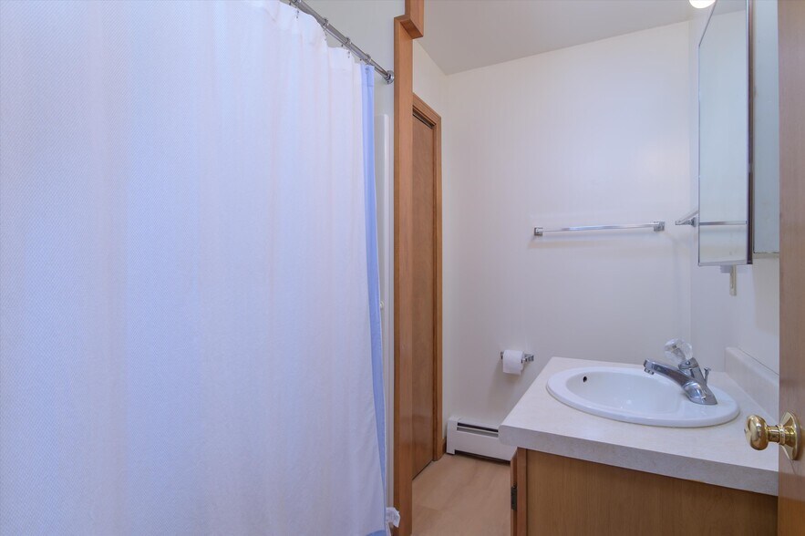 More Photos Of 156 Main St, Ludlow Office For Sale