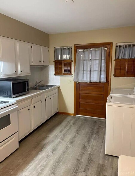 More Photos Of 405 N Main St, Georgetown Apartments For Sale
