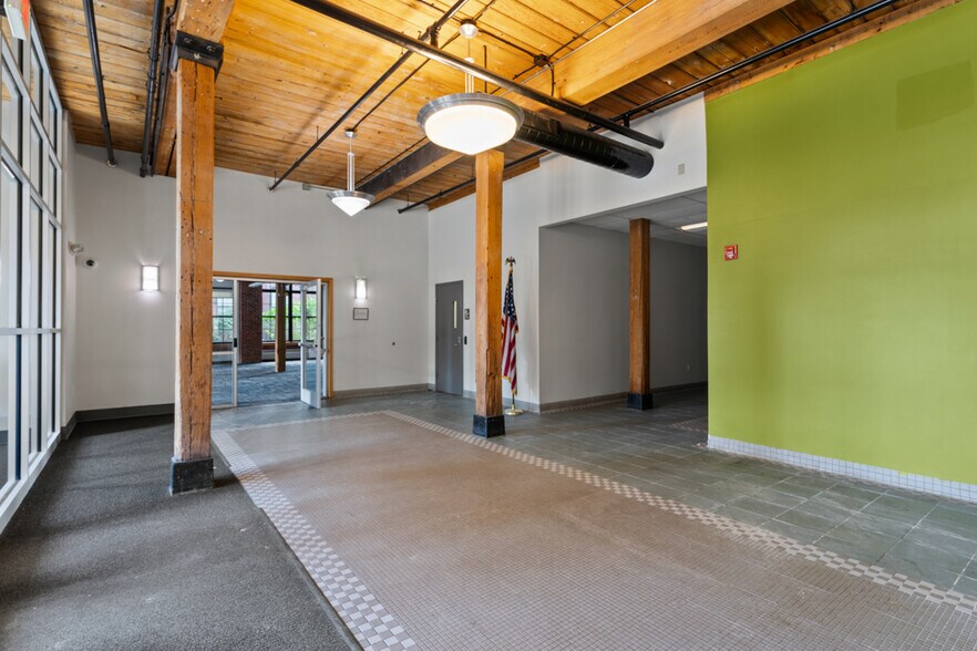 More Photos Of 140 Mill St, Lewiston Office Residential For Sale