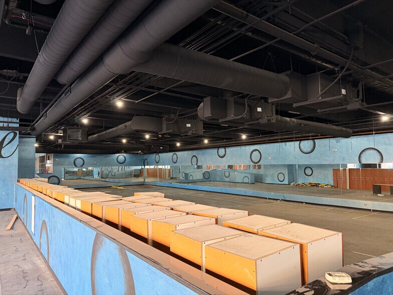 More Photos Of 1461 Market St, Des Plaines Parking Garage For Sale