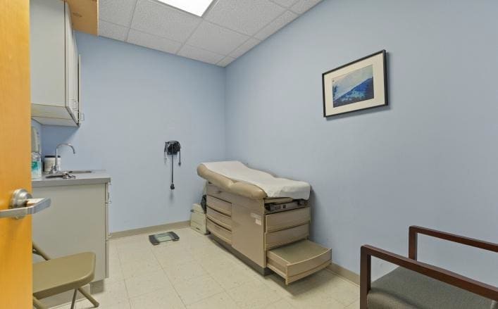 More Photos Of 333 Old Hook Rd, Westwood Medical For Sale