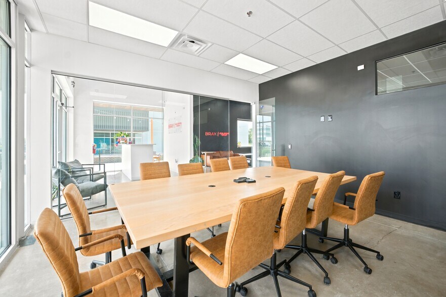 More Photos Of 8610 Potranco Rd, San Antonio Storefront Retail Office For Lease