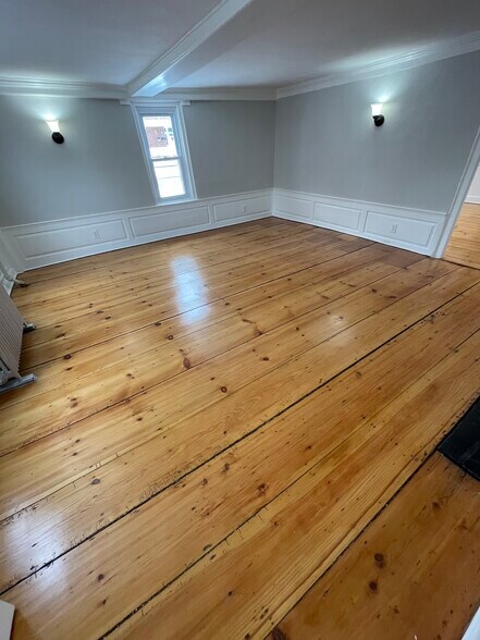 More Photos Of 3 Portsmouth Ave, Exeter General Retail For Lease