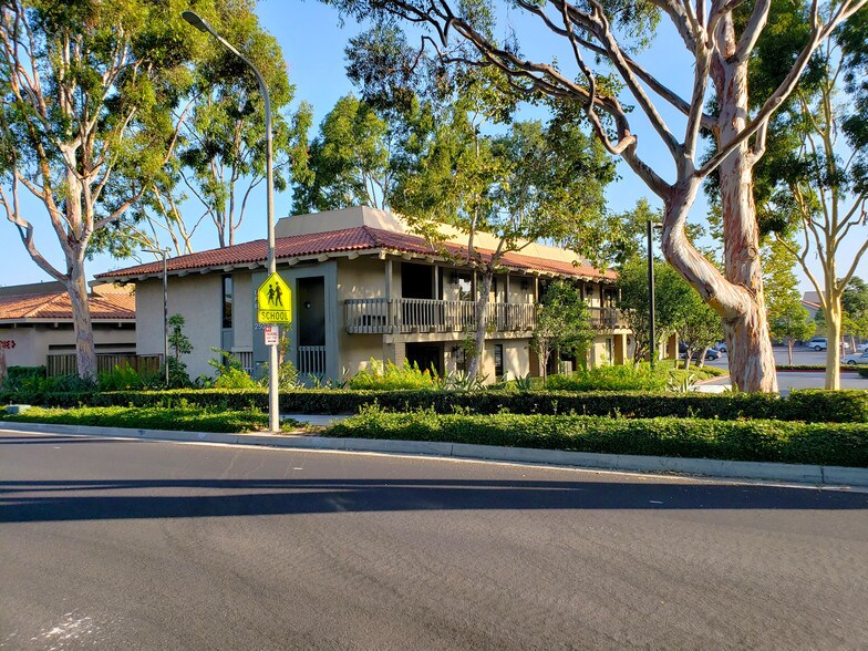More Photos Of 2503 Eastbluff Dr, Newport Beach Medical For Lease