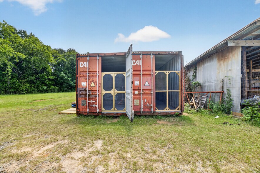 More Photos Of 36 Church St N, Jeffersonville Light Manufacturing For Sale