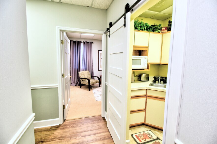 More Photos Of 748-758 Holcomb Bridge Rd, Norcross Office For Sale