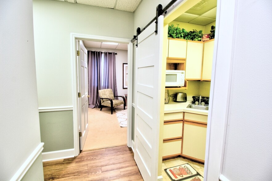 More Photos Of 748-758 Holcomb Bridge Rd, Norcross Office For Sale
