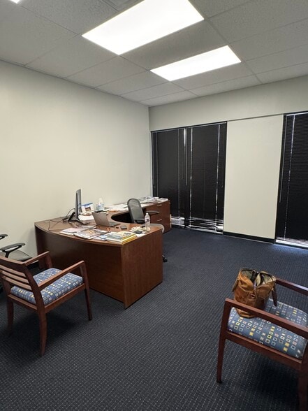 More Photos Of 4400-4420 W 12th St, Houston Warehouse For Lease