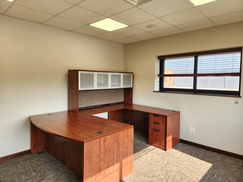 More Photos Of 702 S Delaware Ave, Mason City Light Manufacturing For Lease