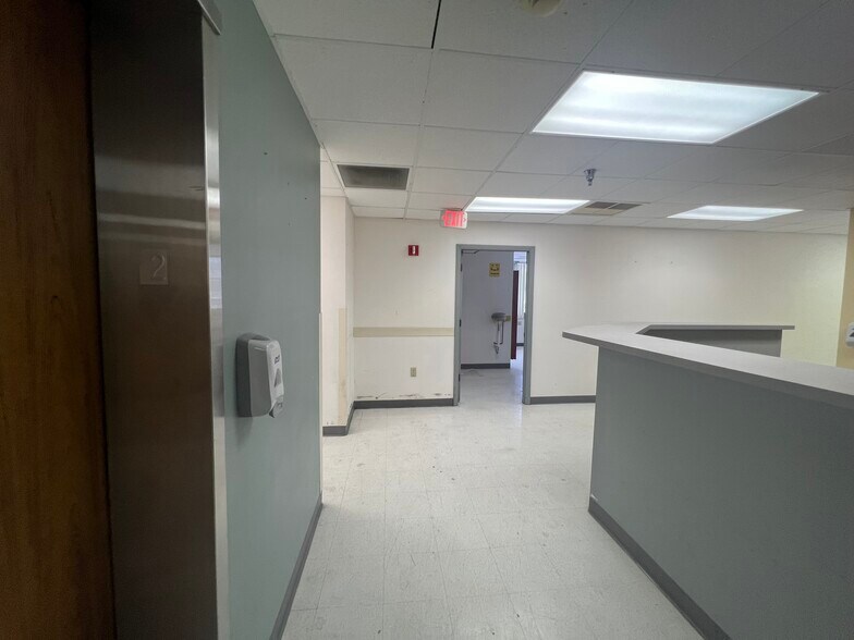 More Photos Of 420 Tamiami Trl S, Venice Medical For Sale