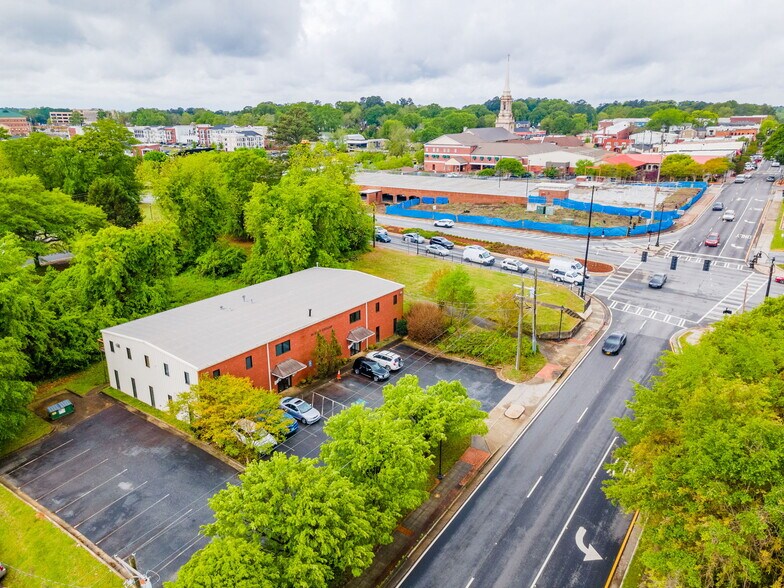 Primary Photo Of 94 E Crogan St, Lawrenceville Office For Lease