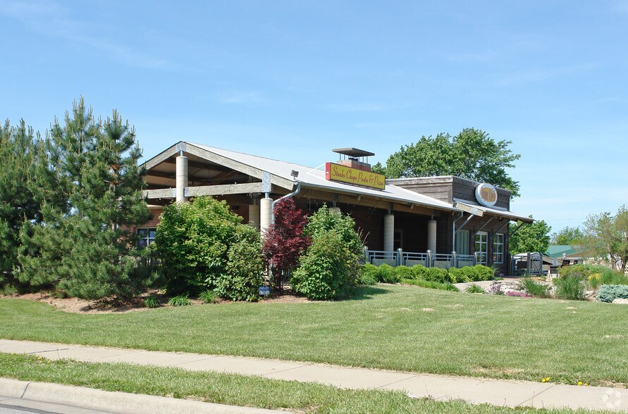 More Photos Of 3801 W 6th St, Lawrence Restaurant For Lease