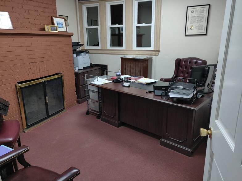 More Photos Of 64 Hilton Ave, Hempstead Office Residential For Lease