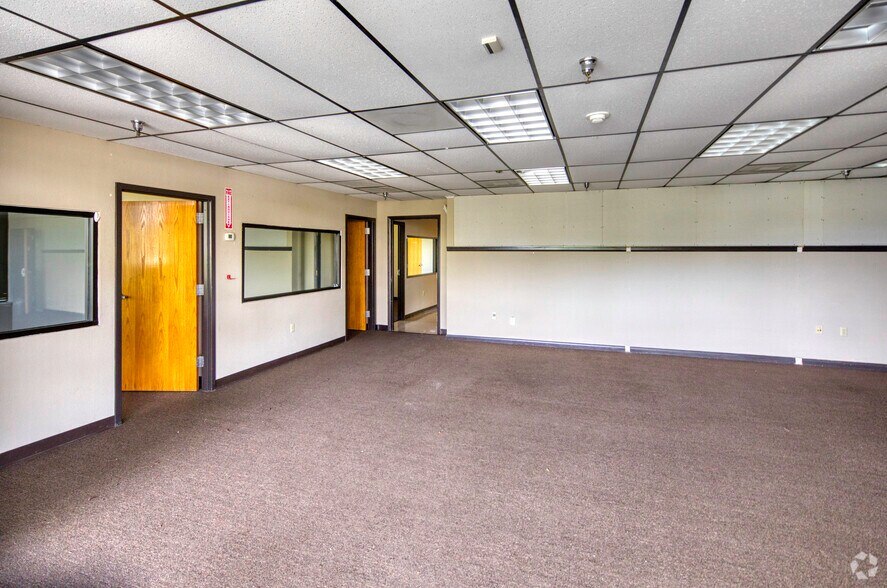 More Photos Of 8402 Laurel Fair Cir, Tampa Unknown For Lease
