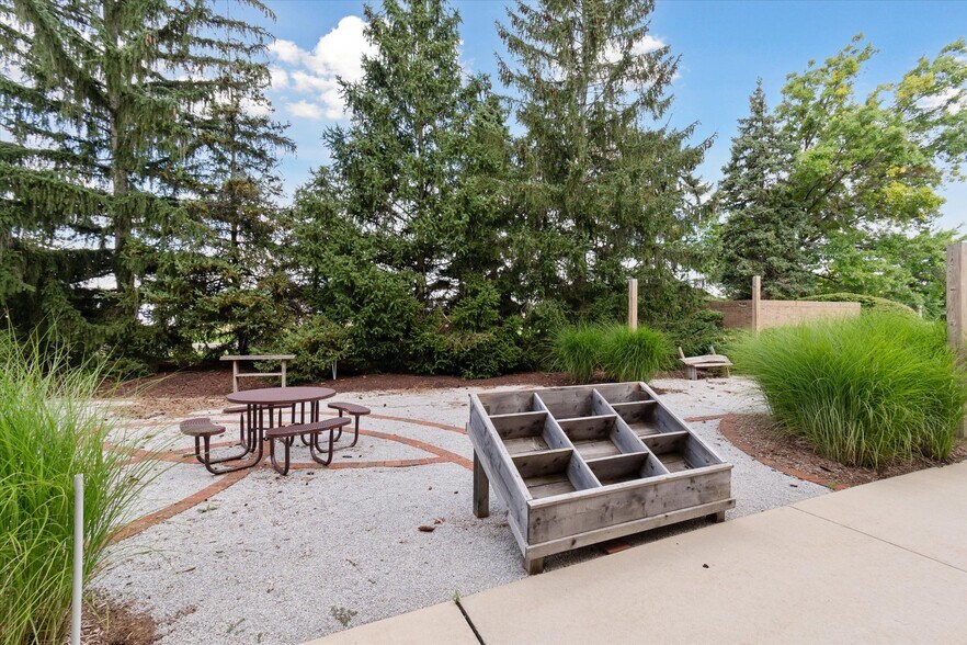 More Photos Of 950 Stephenson Hwy, Troy Loft Creative Space For Lease