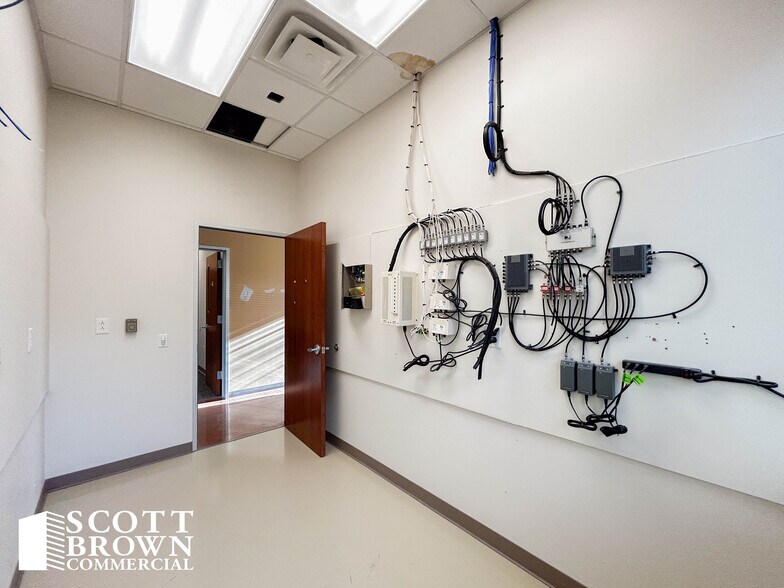 More Photos Of 2700 Village Pky, Highland Village Office For Lease