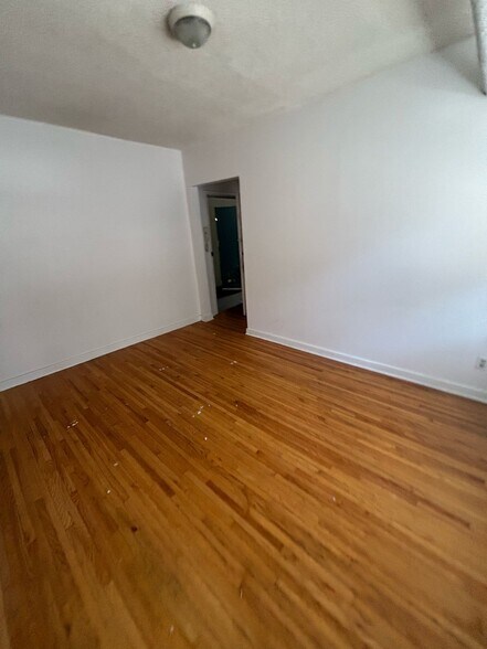 More Photos Of 510 19th Ave SW, Calgary Apartments For Sale