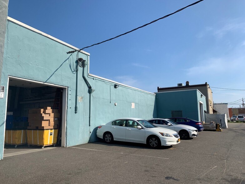 More Photos Of 50 Mill Rd, Freeport Manufacturing For Sale