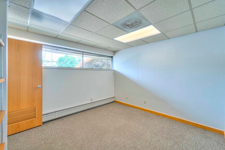 More Photos Of 900 E Michigan Ave, Jackson Office For Lease