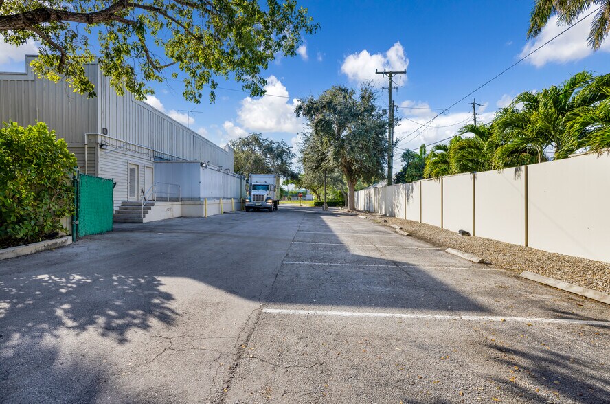 More Photos Of 401 N Federal Hwy, Deerfield Beach Restaurant For Lease