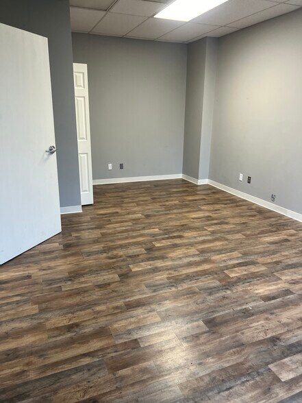 More Photos Of 8457 Andersonville Rd, Village of Clarkston Warehouse For Lease