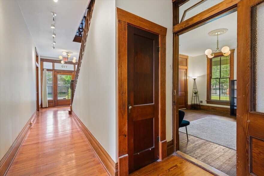 More Photos Of 119 E 20th St, Houston Office Residential For Sale