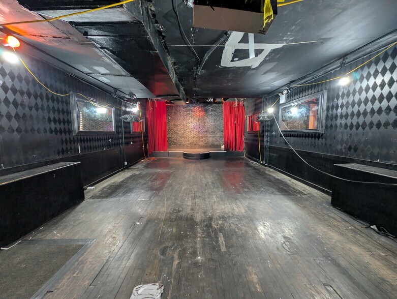 More Photos Of 275 W 22nd St, New York Storefront Retail Residential For Lease