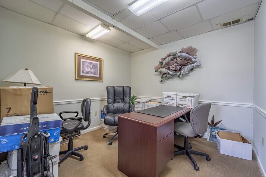 More Photos Of 7904 Coastal Hwy, Ocean City Office For Sale