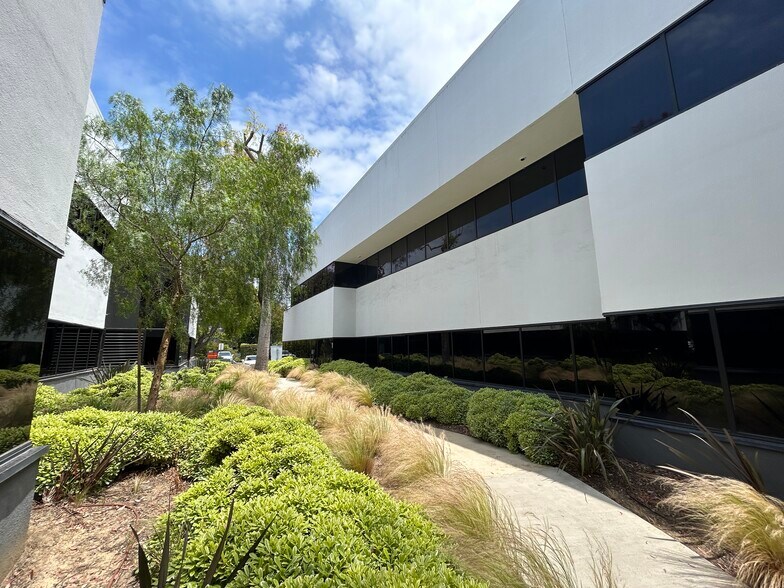More Photos Of 6001 Bristol Pky, Culver City Office For Lease