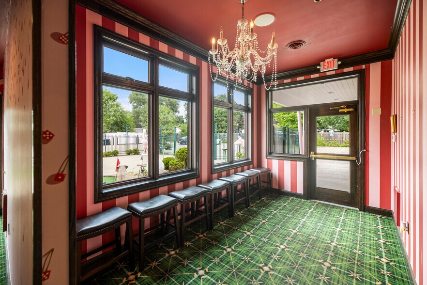 More Photos Of 2501 & 2519 Marshall St NE, Minneapolis Restaurant For Sale