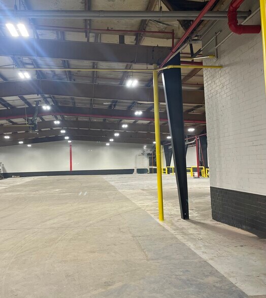 More Photos Of 765 S Erwin St, Cartersville Warehouse For Lease