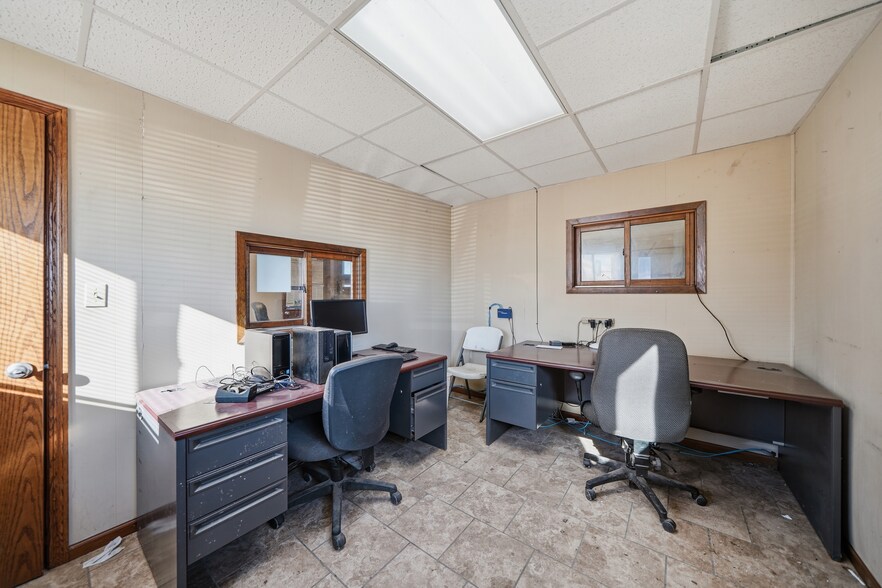 More Photos Of 1214 County Rd, Geneva Service For Sale