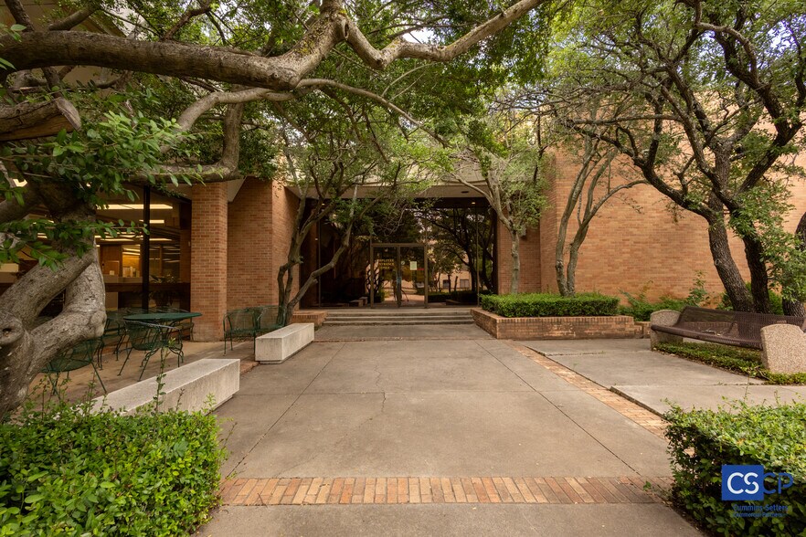 More Photos Of 855 W Ash Ave, Duncan Office For Sale