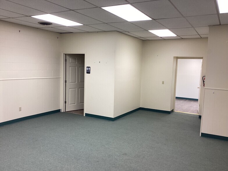 More Photos Of 402 W Main St, Stroud Storefront For Sale