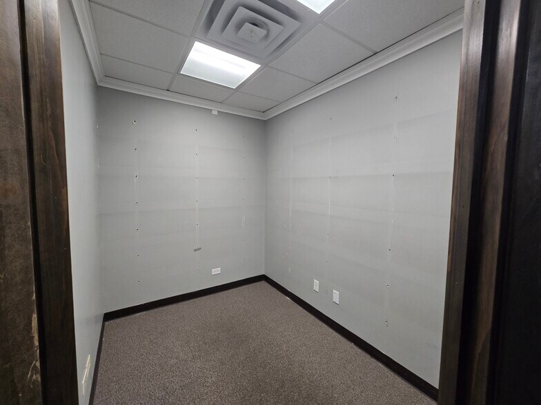 More Photos Of 9721 Prairie Ave, Highland Medical For Sale