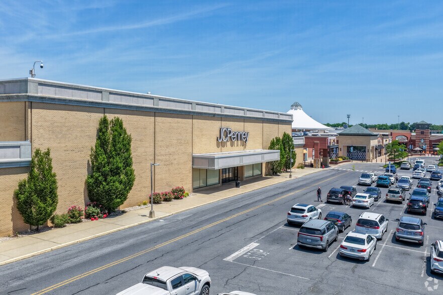 More Photos Of 142 Park City Ctr, Lancaster Unknown For Lease