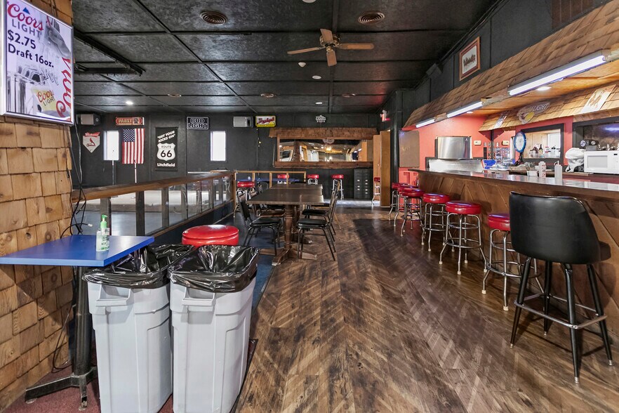 More Photos Of 220 N Old Route 66, Litchfield Restaurant For Sale
