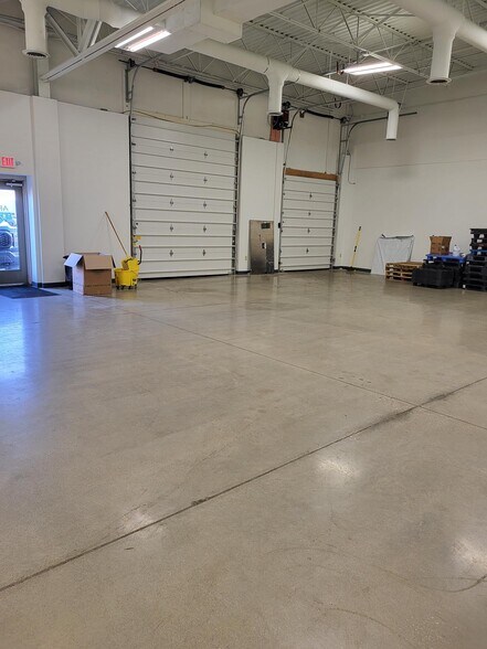 More Photos Of 8200 Sweet Valley Dr, Valley View Research And Development For Lease