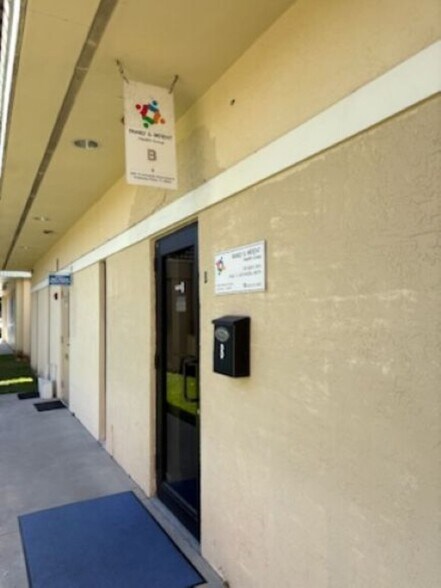More Photos Of 2221 N University Dr, Pembroke Pines Medical For Lease