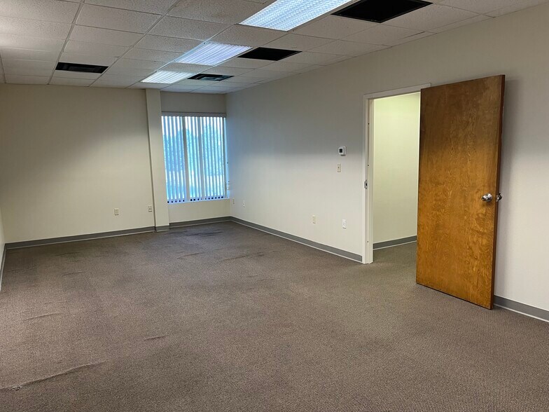 More Photos Of 4502 35th St, Orlando Office Residential For Lease