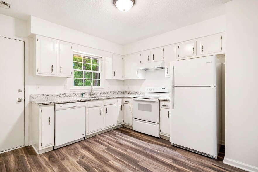 More Photos Of 547 Cedar Lake Rd, Chapel Hill Multifamily For Sale