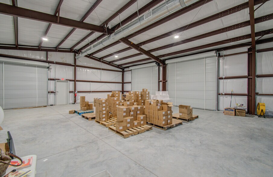More Photos Of 7514 Bailey Rd, Pearland Warehouse For Lease